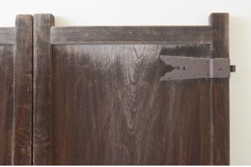 アンティーク建具　高級品!!　総欅(ケヤキ)材　一枚板　経年により深みを増した木色が趣ある門扉1対(2枚セット、木製扉、蔵戸、玄関戸)(R-066787)