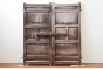 アンティーク建具　高級品!!　総欅(ケヤキ)材　一枚板　経年により深みを増した木色が趣ある門扉1対(2枚セット、木製扉、蔵戸、玄関戸)(R-066787)
