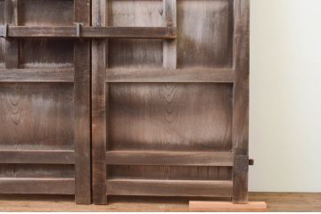 アンティーク建具　高級品!!　総欅(ケヤキ)材　一枚板　経年により深みを増した木色が趣ある門扉1対(2枚セット、木製扉、蔵戸、玄関戸)(R-066787)