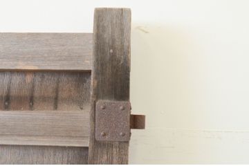アンティーク建具　高級品!!　総欅(ケヤキ)材　一枚板　経年により深みを増した木色が趣ある門扉1対(2枚セット、木製扉、蔵戸、玄関戸)(R-066787)
