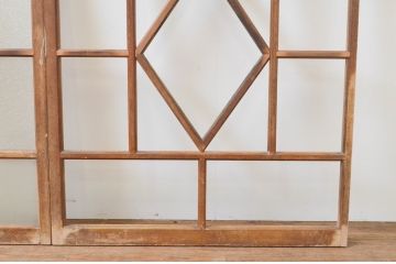 アンティーク建具　ペイント仕上げ限定　大正ロマン　ひし形のデザインが魅力的なガラス窓2枚セット(ガラス戸、引き戸)(R-066788)