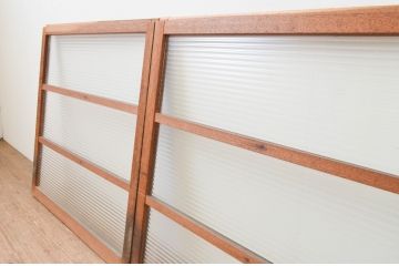 アンティーク建具　モールガラス入り　シンプルなデザインでお部屋に合わせやすいガラス窓2枚セット(ガラス戸、引き戸)(R-066789)