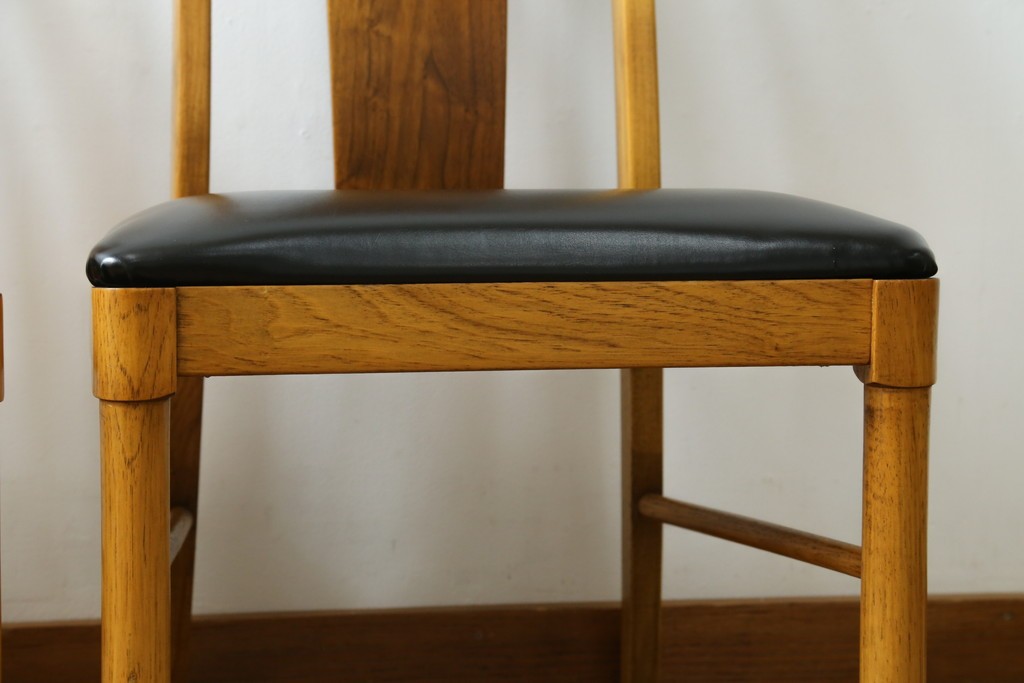 中古　美品　DREXEL HERITAGE(ドレクセルヘリテイジ)　北欧テイストのお部屋におすすめ!!洗練されたモダンデザインが美しいダイニングチェア2脚セット　(R-066802)