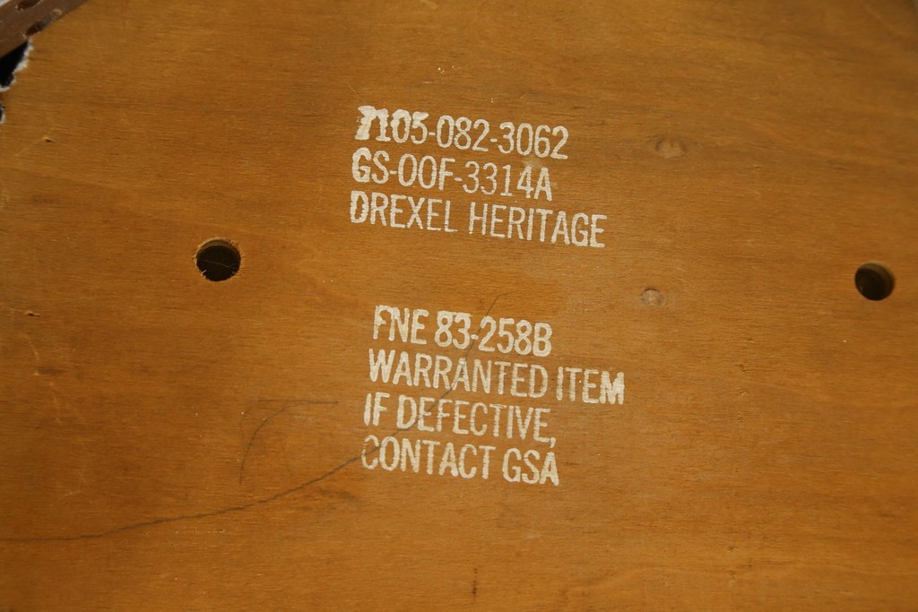 中古　美品　DREXEL HERITAGE(ドレクセルヘリテイジ)　北欧テイストのお部屋におすすめ!!洗練されたモダンデザインが美しいダイニングチェア2脚セット　(R-066802)