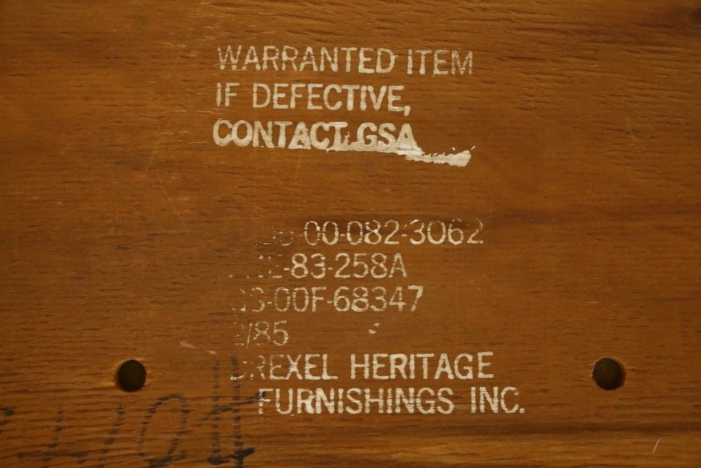 中古　美品　DREXEL HERITAGE(ドレクセルヘリテイジ)　北欧テイストのお部屋におすすめ!!洗練されたモダンデザインが美しいダイニングチェア2脚セット　(R-066802)