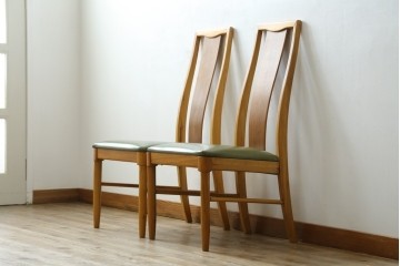 中古　美品　DREXEL HERITAGE(ドレクセルヘリテイジ)　北欧テイストのお部屋におすすめ!!洗練されたモダンデザインが美しいダイニングチェア2脚セット　(R-066803)