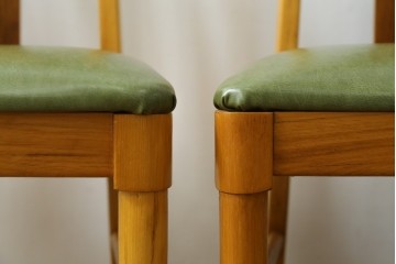 中古　美品　DREXEL HERITAGE(ドレクセルヘリテイジ)　北欧テイストのお部屋におすすめ!!洗練されたモダンデザインが美しいダイニングチェア2脚セット　(R-066803)