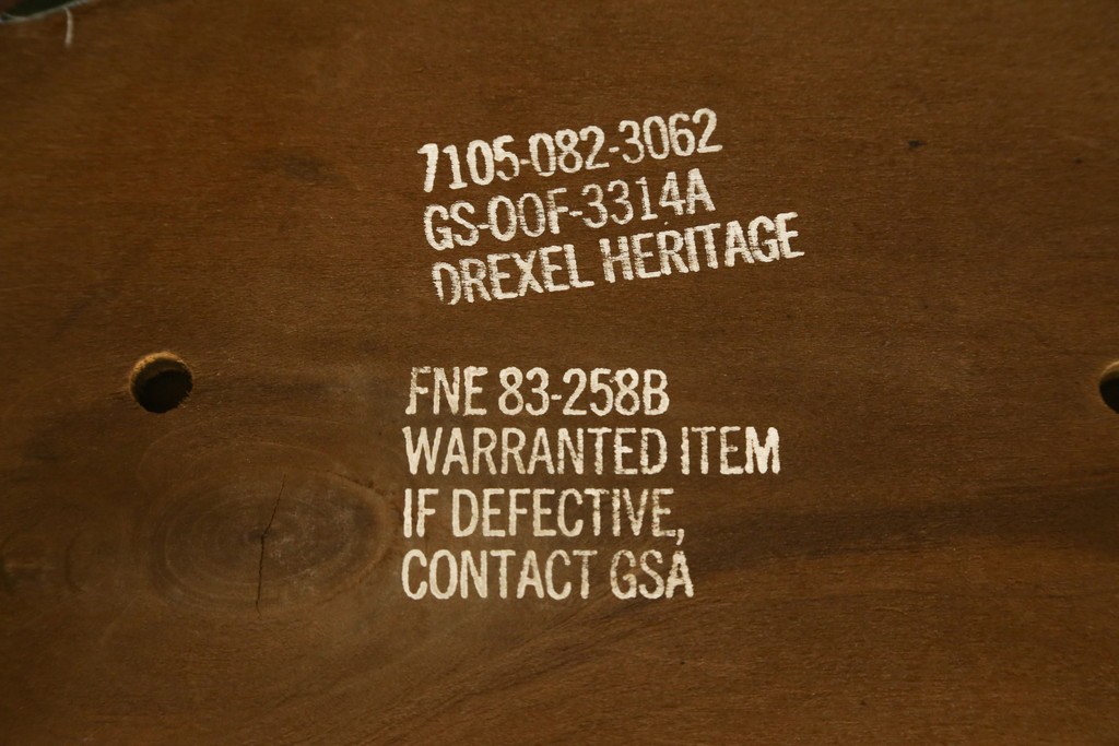 中古　美品　DREXEL HERITAGE(ドレクセルヘリテイジ)　北欧テイストのお部屋におすすめ!!洗練されたモダンデザインが美しいダイニングチェア2脚セット　(R-066803)