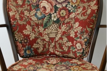 イギリスビンテージ　ERCOL(アーコール)　クラシカルな佇まいが魅力のクッション付きロッキングチェア　(R-066805)