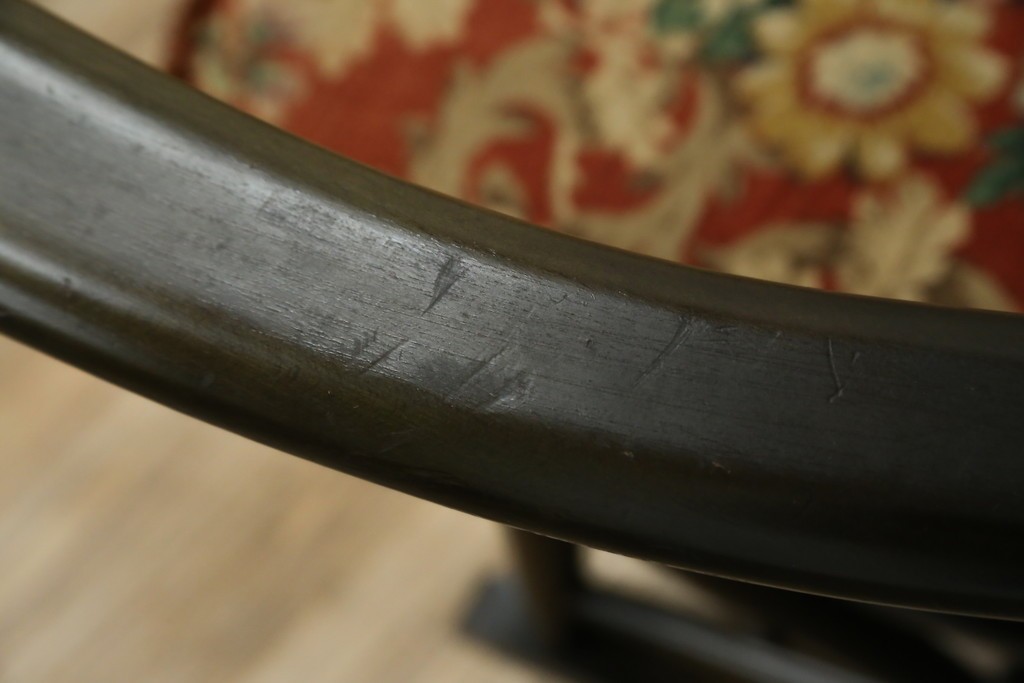 イギリスビンテージ　ERCOL(アーコール)　クラシカルな佇まいが魅力のクッション付きロッキングチェア　(R-066805)