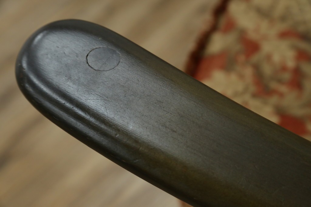 イギリスビンテージ　ERCOL(アーコール)　クラシカルな佇まいが魅力のクッション付きロッキングチェア　(R-066805)