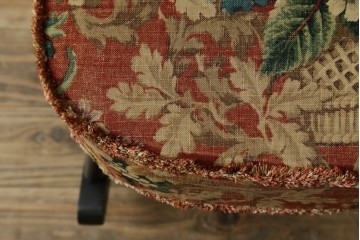 イギリスビンテージ　ERCOL(アーコール)　クラシカルな佇まいが魅力のクッション付きロッキングチェア　(R-066805)