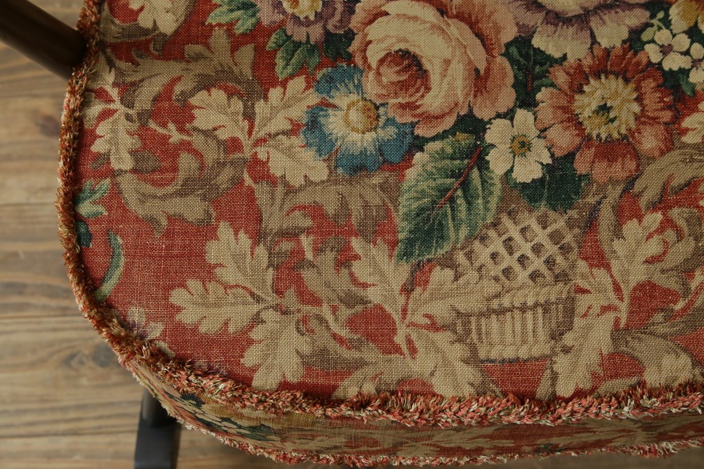 イギリスビンテージ　ERCOL(アーコール)　クラシカルな佇まいが魅力のクッション付きロッキングチェア　(R-066805)