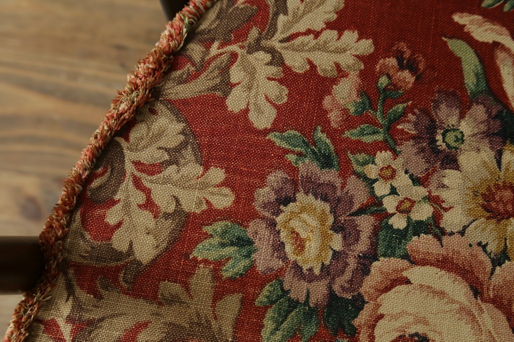 イギリスビンテージ　ERCOL(アーコール)　クラシカルな佇まいが魅力のクッション付きロッキングチェア　(R-066805)