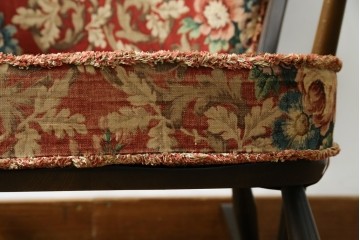 イギリスビンテージ　ERCOL(アーコール)　クラシカルな佇まいが魅力のクッション付きロッキングチェア　(R-066805)