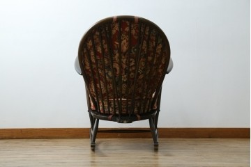 イギリスビンテージ　ERCOL(アーコール)　クラシカルな佇まいが魅力のクッション付きロッキングチェア　(R-066805)