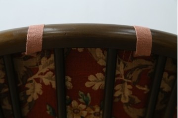 イギリスビンテージ　ERCOL(アーコール)　クラシカルな佇まいが魅力のクッション付きロッキングチェア　(R-066805)