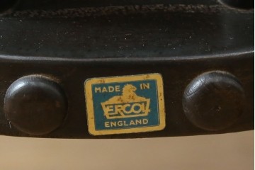 イギリスビンテージ　ERCOL(アーコール)　クラシカルな佇まいが魅力のクッション付きロッキングチェア　(R-066805)