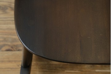 イギリスビンテージ　ERCOL(アーコール)　クラシカルな佇まいが魅力のクッション付きロッキングチェア　(R-066805)