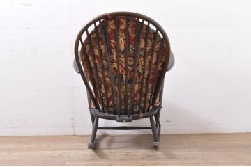 イギリスビンテージ　ERCOL(アーコール)　クラシカルな佇まいが魅力のクッション付きロッキングチェア(揺り椅子、イス、アームチェア、英国、北欧、ヴィンテージ)(R-066805)