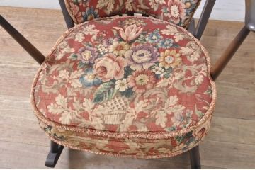 イギリスビンテージ　ERCOL(アーコール)　クラシカルな佇まいが魅力のクッション付きロッキングチェア(揺り椅子、イス、アームチェア、英国、北欧、ヴィンテージ)(R-066805)