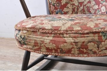 イギリスビンテージ　ERCOL(アーコール)　クラシカルな佇まいが魅力のクッション付きロッキングチェア(揺り椅子、イス、アームチェア、英国、北欧、ヴィンテージ)(R-066805)