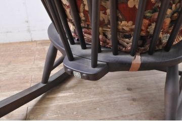イギリスビンテージ　ERCOL(アーコール)　クラシカルな佇まいが魅力のクッション付きロッキングチェア(揺り椅子、イス、アームチェア、英国、北欧、ヴィンテージ)(R-066805)