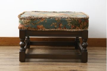 イギリスビンテージ　ERCOL(アーコール)　Old Colonial(オールドコロニアル)　シックな英国カントリースタイルのお部屋におすすめなオットマン(フットスツール、1Pソファ、1人掛けソファ、一人掛けソファ、椅子、イス、チェア、ヴィンテージ、北欧)(R-066808)