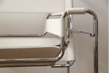 中古　Knoll製(ノル)　Marcel Breuer(マルセル・ブロイヤー)　本革(レザー)　Wassily Lounge Chair(ワシリーチェア)　スタイリッシュなデザインが魅力のラウンジチェア(アームチェア、椅子、イス)(定価約52万円)(R-066810)