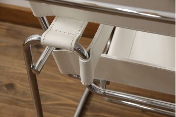 中古　Knoll製(ノル)　Marcel Breuer(マルセル・ブロイヤー)　本革(レザー)　Wassily Lounge Chair(ワシリーチェア)　スタイリッシュなデザインが魅力のラウンジチェア(アームチェア、椅子、イス)(定価約52万円)(R-066810)