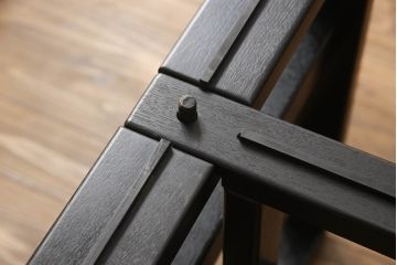 中古　北海道旭川家具　匠工芸　バン(BAN)　重厚感のある佇まいが魅力的な無垢ナラ材のダイニングテーブル(4人掛け、6人掛け、食卓、作業台)(定価約40万円)(R-066812)
