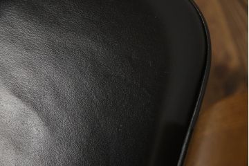 中古　北海道旭川家具　匠工芸　BAN(バン)　本革(レザー)　洗練された和モダンなデザインが美しいダイニングチェア4脚セット(ハイバックチェア、アームレスチェア、椅子、イス)(定価4脚で約32万円)(R-066813)