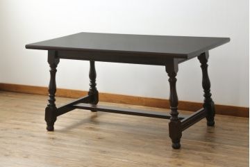 中古　松本民芸家具　F型食卓　クラシカルな脚のデザインが目を引くダイニングテーブル(作業台、食卓、4人掛け)(定価約29万7千円)(R-066815)