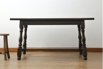 中古　松本民芸家具　F型食卓　クラシカルな脚のデザインが目を引くダイニングテーブル(作業台、食卓、4人掛け)(定価約29万7千円)(R-066815)