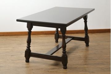 中古　松本民芸家具　F型食卓　クラシカルな脚のデザインが目を引くダイニングテーブル(作業台、食卓、4人掛け)(定価約29万7千円)(R-066815)
