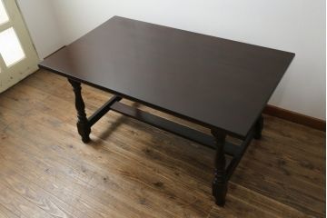 中古　松本民芸家具　F型食卓　クラシカルな脚のデザインが目を引くダイニングテーブル(作業台、食卓、4人掛け)(定価約29万7千円)(R-066815)
