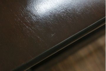 中古　松本民芸家具　F型食卓　クラシカルな脚のデザインが目を引くダイニングテーブル(作業台、食卓、4人掛け)(定価約29万7千円)(R-066815)