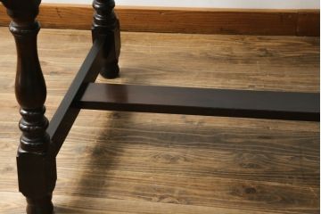 中古　松本民芸家具　F型食卓　クラシカルな脚のデザインが目を引くダイニングテーブル(作業台、食卓、4人掛け)(定価約29万7千円)(R-066815)