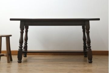 中古　松本民芸家具　F型食卓　クラシカルな脚のデザインが目を引くダイニングテーブル(作業台、食卓、4人掛け)(定価約29万7千円)(R-066815)