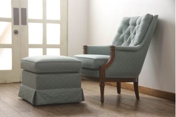 中古　美品　DREXEL HERITAGE(ドレクセルヘリテイジ)　シンプルな柄の上品な1人掛けソファ+オットマンのセット(1人掛けソファ、アームチェア、スツール)(R-066818)