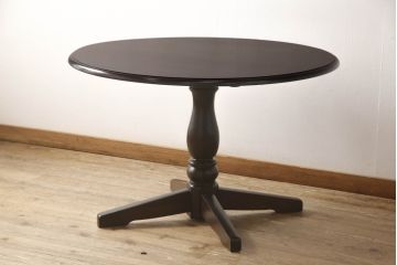 中古　美品　北海道民芸家具　HM4721　樺材　上品でクラシカルな雰囲気を醸し出す丸テーブル(円形テーブル、ラウンドテーブル、ダイニングテーブル、2人掛け、4人掛け、食卓)(R-066824)