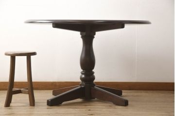 中古　美品　北海道民芸家具　HM4721　樺材　上品でクラシカルな雰囲気を醸し出す丸テーブル(円形テーブル、ラウンドテーブル、ダイニングテーブル、2人掛け、4人掛け、食卓)(R-066824)