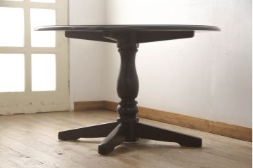 中古　美品　北海道民芸家具　HM4721　樺材　上品でクラシカルな雰囲気を醸し出す丸テーブル(円形テーブル、ラウンドテーブル、ダイニングテーブル、2人掛け、4人掛け、食卓)(R-066824)