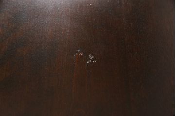中古　美品　北海道民芸家具　HM4721　樺材　上品でクラシカルな雰囲気を醸し出す丸テーブル(円形テーブル、ラウンドテーブル、ダイニングテーブル、2人掛け、4人掛け、食卓)(R-066824)