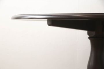 中古　美品　北海道民芸家具　HM4721　樺材　上品でクラシカルな雰囲気を醸し出す丸テーブル(円形テーブル、ラウンドテーブル、ダイニングテーブル、2人掛け、4人掛け、食卓)(R-066824)