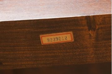 中古　美品　北海道民芸家具　HM4721　樺材　上品でクラシカルな雰囲気を醸し出す丸テーブル(円形テーブル、ラウンドテーブル、ダイニングテーブル、2人掛け、4人掛け、食卓)(R-066824)