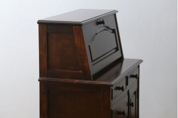 中古　美品　神居民芸　クラシカルな佇まいが魅力のライティングビューロー(簿記机、ワークデスク、在宅用、在宅ワーク用、引き出し、収納棚、戸棚)(R-066826)