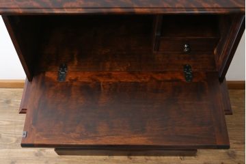中古　美品　神居民芸　クラシカルな佇まいが魅力のライティングビューロー(簿記机、ワークデスク、在宅用、在宅ワーク用、引き出し、収納棚、戸棚)(R-066826)