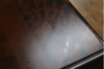 中古　美品　神居民芸　クラシカルな佇まいが魅力のライティングビューロー(簿記机、ワークデスク、在宅用、在宅ワーク用、引き出し、収納棚、戸棚)(R-066826)