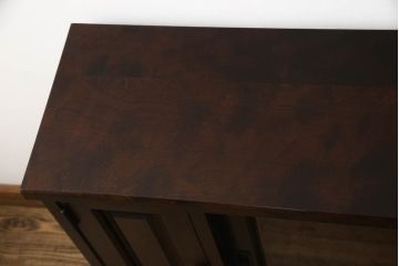 和製ビンテージ　希少な絶版品　北海道民芸家具　品の良い佇まいが魅力の薄型サイドボード(収納棚、戸棚、飾り棚、サイドキャビネット、ヴィンテージ)(R-066827)